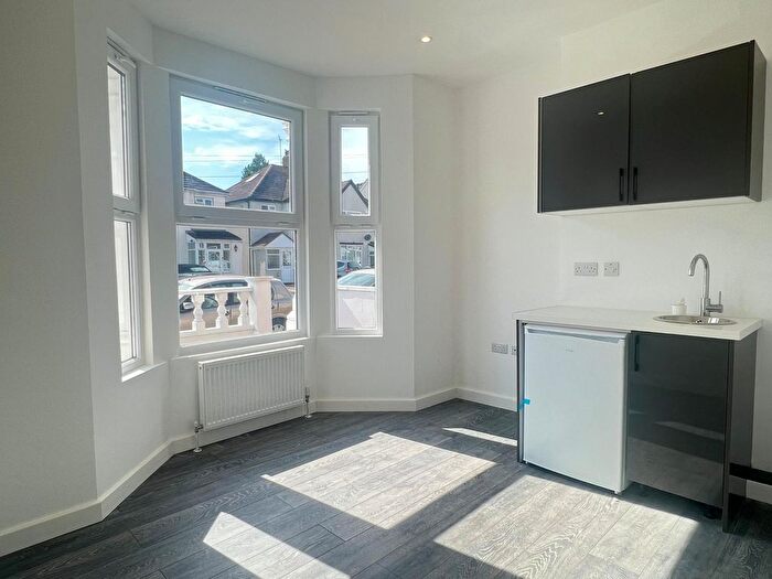 Studio To Rent In Cromwell Road, Hounslow, TW3