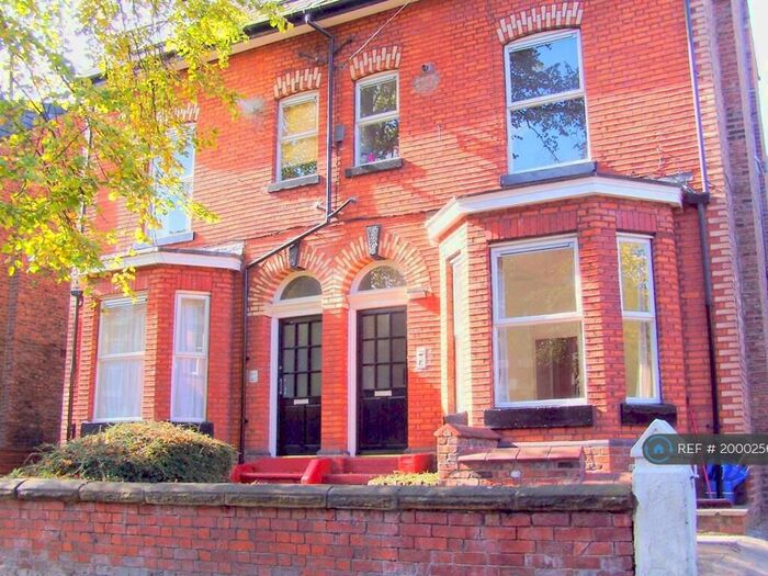 2 Bedroom Flat To Rent In West Didsbury, Manchester, M20