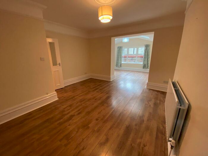 1 Bedroom Apartment To Rent In Ullet Road, L17
