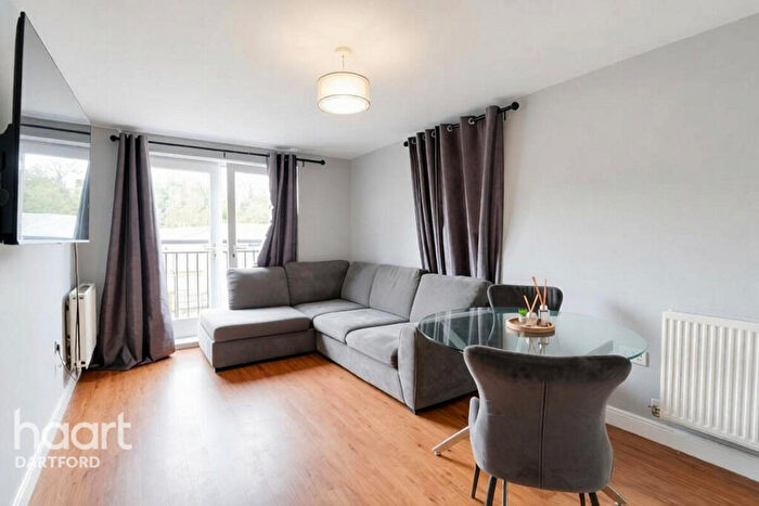 2 Bedroom Flat For Sale In Esparto Way, Dartford, DA4