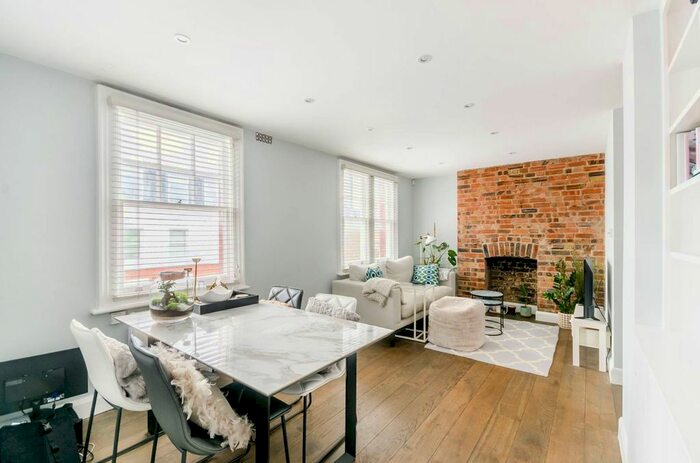 2 Bedroom Flat To Rent In Bell Street, Marylebone, London, NW1