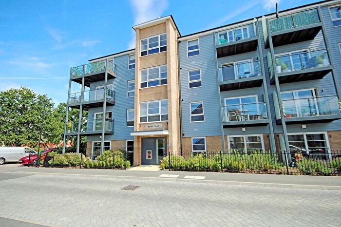 2 Bedroom Flat For Sale In Kennett Lane, Chertsey, Surrey, KT16