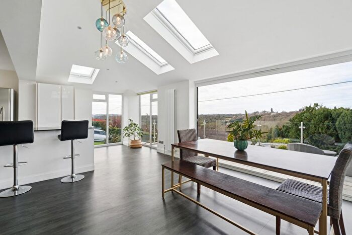 4 Bedroom Detached House For Sale In New Road, Marlow, SL7