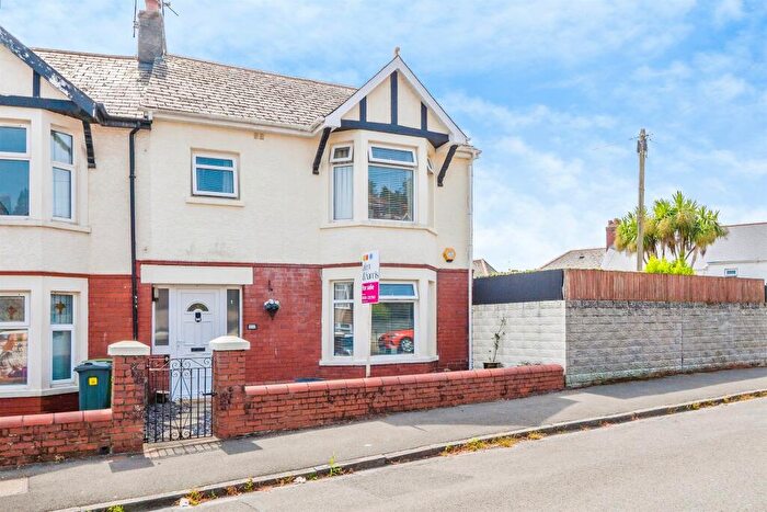 3 Bedroom End Of Terrace House For Sale In Fairwater Grove East, Cardiff, CF5