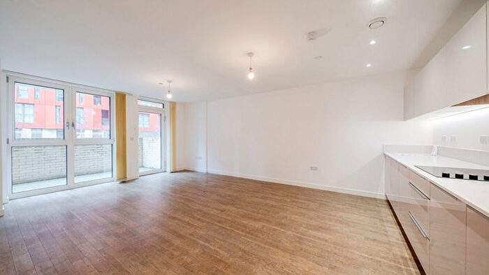 2 Bedroom Flat To Rent In Bowline Court, Telegraph Avenue, London, SE10