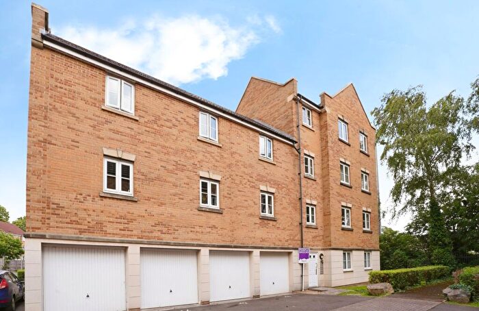 2 Bedroom Flat For Sale In Dickinsons Fields, Bristol, BS3