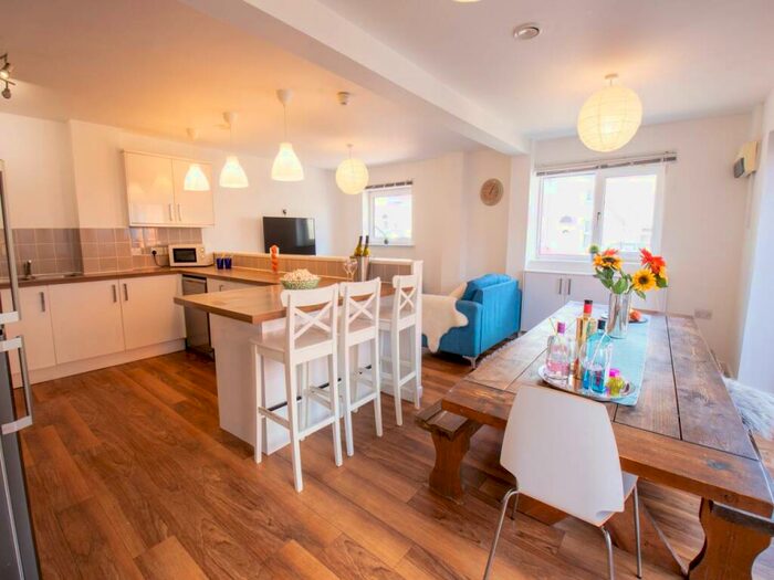 8 Bedroom House To Rent In Saxton Court, Gillingham, Kent, ME7