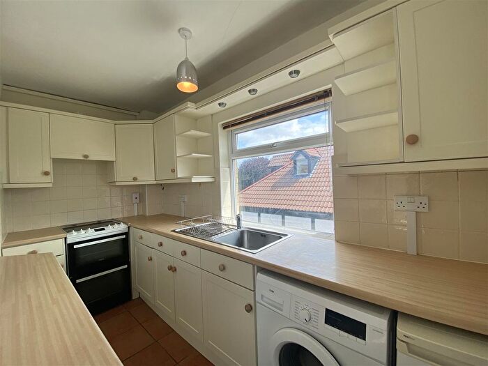 2 Bedroom Flat To Rent In Holmes Court, Henleaze, Bristol, BS9