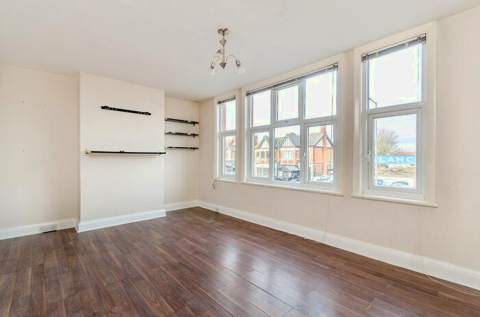 2 Bedroom Flat To Rent In Croydon Road, Beckenham, BR3