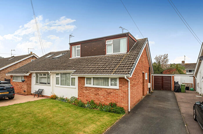 4 Bedroom Bungalow For Sale In Southfield Rise, Cheltenham, Gloucestershire, GL53