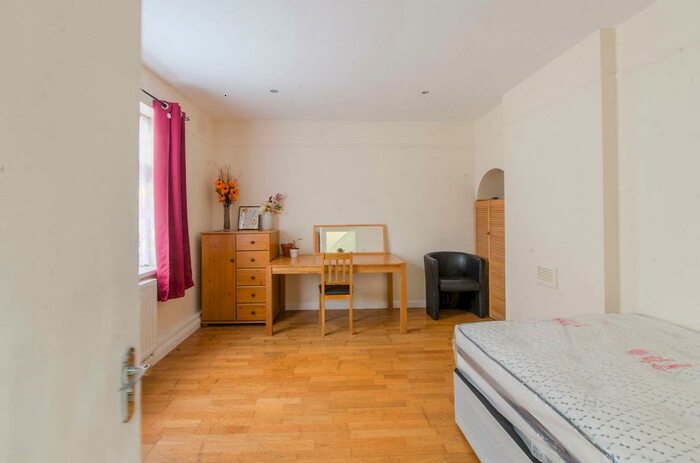 5 Bedroom House To Rent In Blanchedowne, Denmark Hill, London, SE5