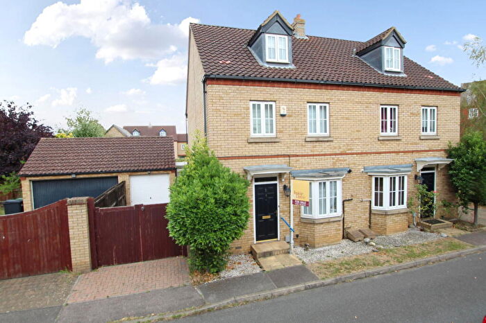 4 Bedroom End Of Terrace House For Sale In Owlswood, Sandy, SG19