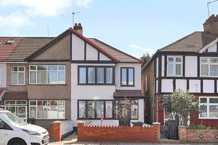 3 Bedroom End Of Terrace House For Sale In Horns Road, Ilford, IG6
