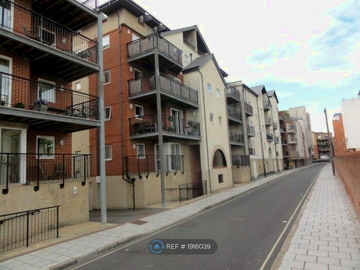 2 Bedroom Flat To Rent In Century Court, Southampton, SO14