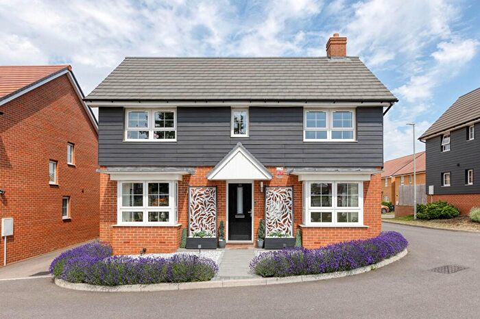 4 Bedroom Detached House For Sale In Belpaire Close, Lower Stondon, SG16