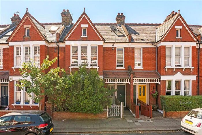 3 Bedroom Maisonette For Sale In Yukon Road, Clapham, SW12