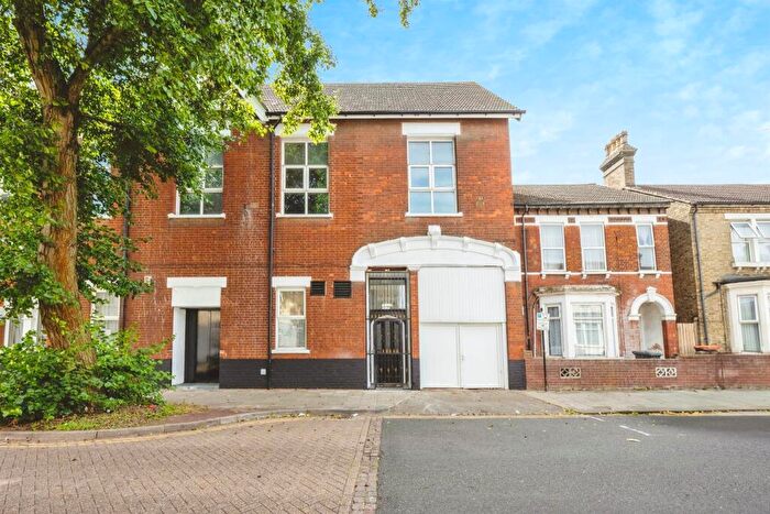 3 Bedroom Apartment For Sale In Ashburnham Road, Bedford, MK40