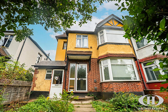 2 Bedroom Flat For Sale In Waverley Gardens, London, NW10