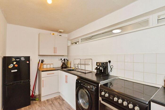 1 Bedroom Flat For Sale In Ramsons Avenue, Conniburrow, Milton Keynes, Buckinghamshire, MK14