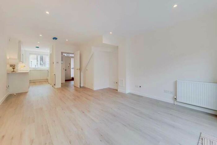 3 Bedroom House To Rent In Tabor Grove, Wimbledon, SW19