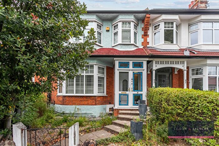 4 Bedroom Terraced House For Sale In Hawthorn Avenue, Palmers Green, London, N13