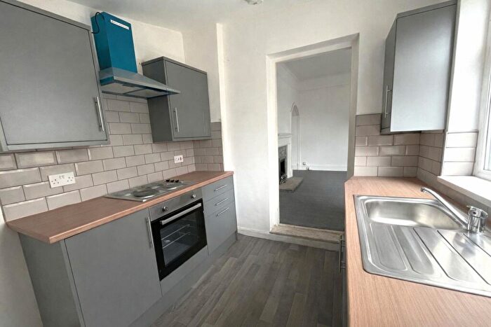 3 Bedroom Flat To Rent In St Paul`s Road, Jarrow, NE32