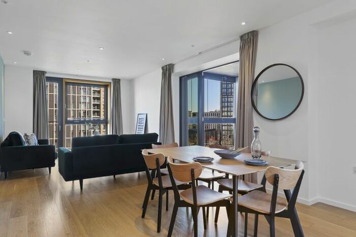 3 Bedroom Flat To Rent In , Victory Parade, London, E20