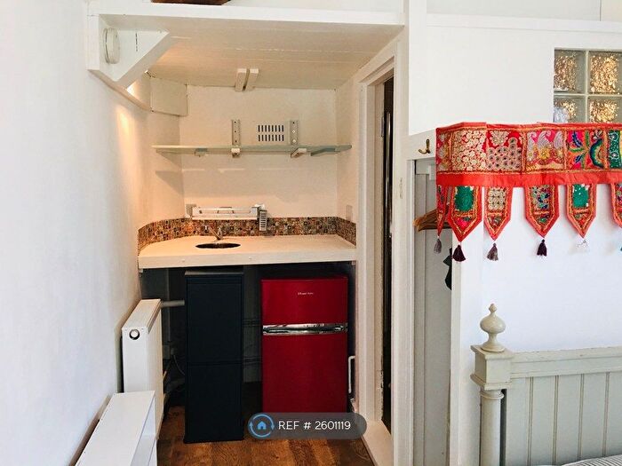 1 Bedroom Semi-Detached House To Rent In Boase Street, Newlyn, TR18