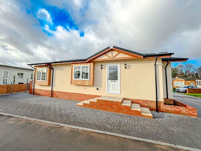 2 Bedroom Park Home For Sale In Main Street, Meadowlands, Addlestone, KT15