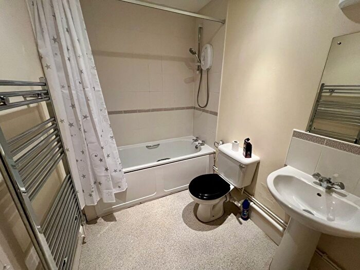 1 Bedroom Flat To Rent In Guildhall Square, Carmarthen, SA31