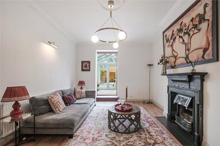 3 Bedroom Flat For Sale In Dean Road, Willesden Green, NW2