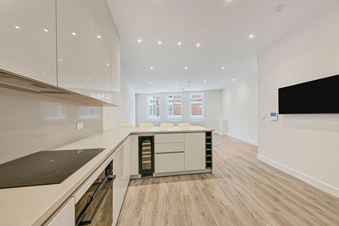 4 Bedroom Flat To Rent In Heath Street, Hampstead, NW3