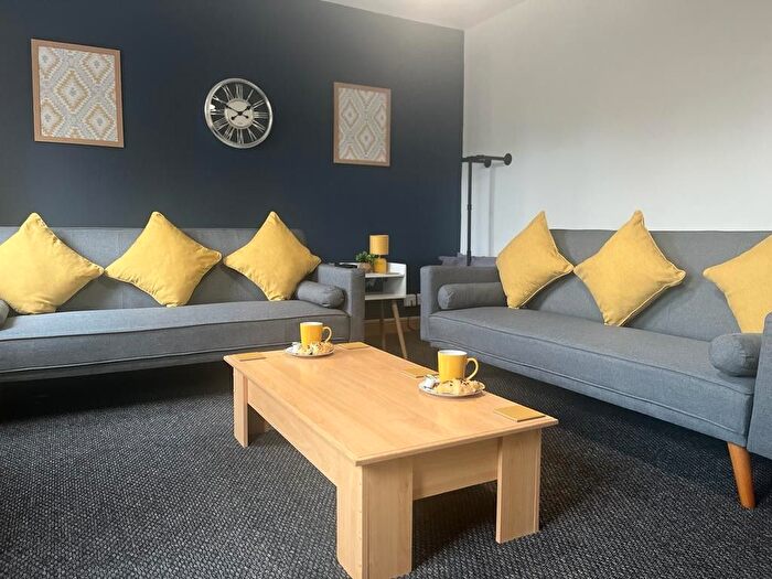 2 Bedroom Flat To Rent In Bristol Road South, Birmingham, B45
