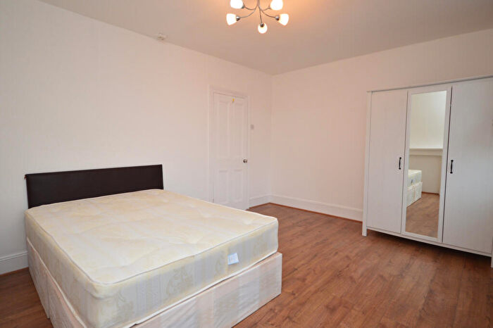 4 Bedroom Terraced House To Rent In Henniker Road, Stratford, E14