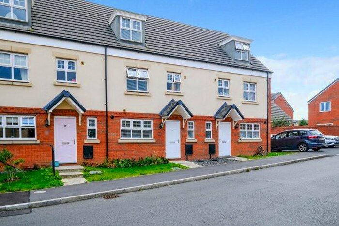 4 Bedroom Property To Rent In York Way, Northampton NN5