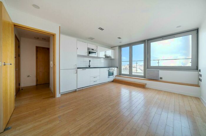 1 Bedroom Flat To Rent In Richmond Road, Kingston Upon Thames, KT2