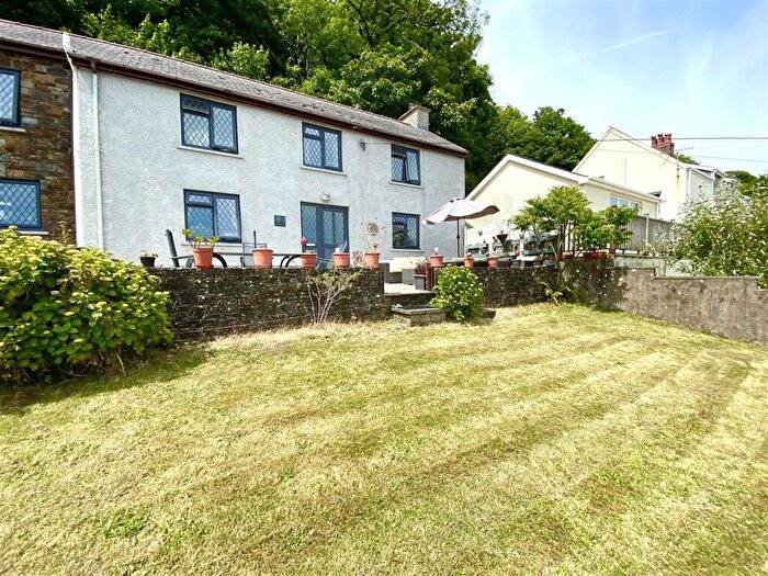 3 Bedroom Detached House For Sale In Llanmiloe Bach, Llanmiloe, Carmarthen, SA33
