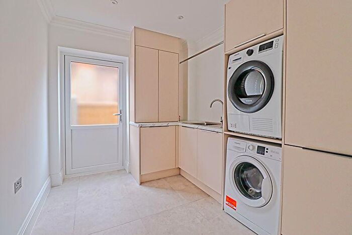 4 Bedroom Detached House For Sale In Thundersley Park Road, South Benfleet, SS7