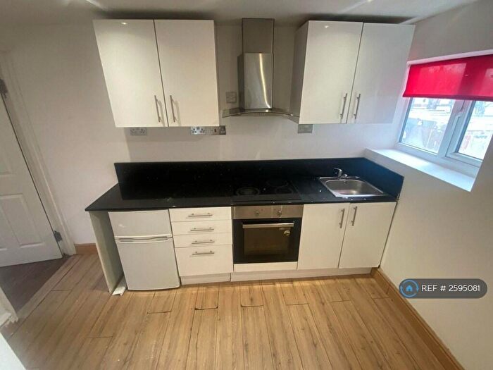 2 Bedroom Flat To Rent In Endsleigh Road, Bedford, MK42