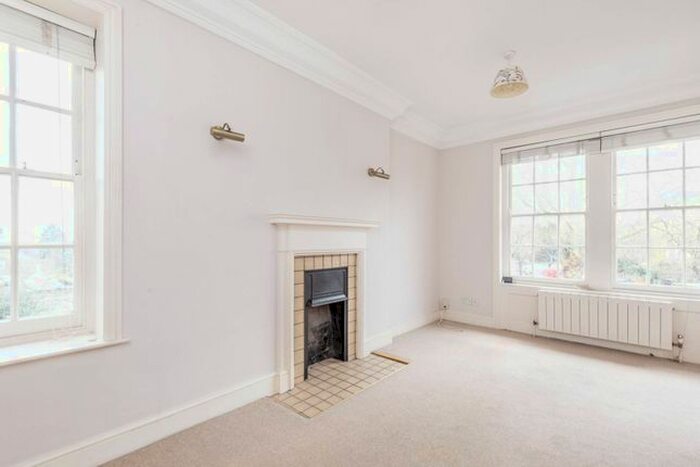 2 Bedroom Flat To Rent In Hampstead Hill Gardens, Hampstead, London, NW3