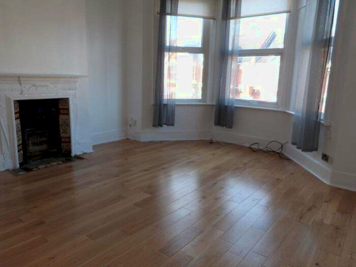 3 Bedroom Flat To Rent In Radley Road, Tottenham, N17