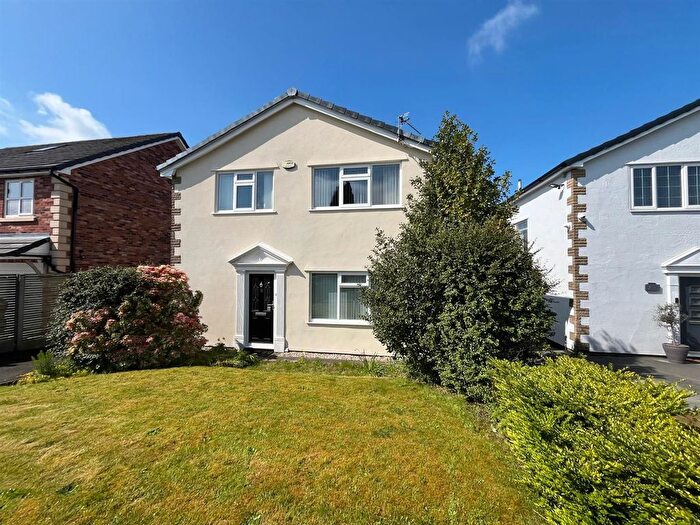 4 Bedroom Detached House For Sale In Hunters Court, Stalybridge, SK15