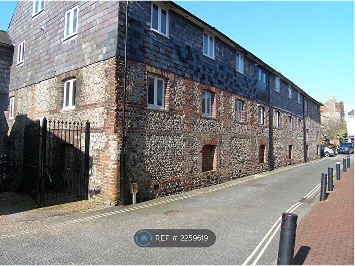 2 Bedroom Flat To Rent In Maltings Barn, Lewes, BN7
