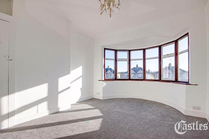 3 Bedroom Terraced House For Sale In North Circular Road, London, N13