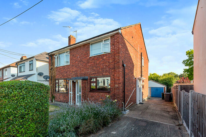 2 Bedroom Maisonette To Rent In Essex Road, Longfield, Kent, DA3