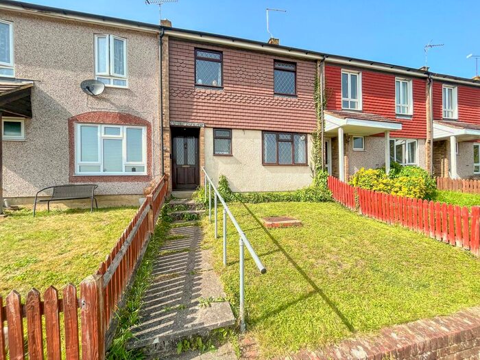 3 Bedroom Terraced House For Sale In The Chantrys, Farnham, Surrey, GU9