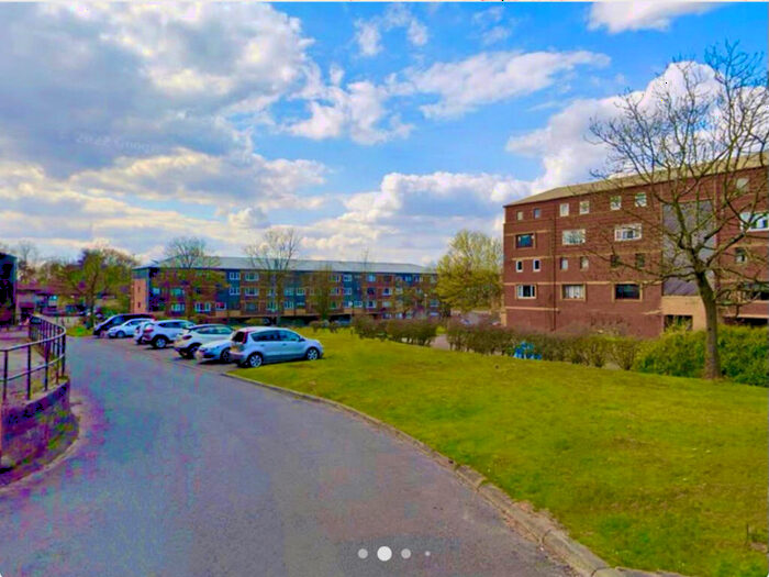 3 Bedroom Maisonette To Rent In Braehead Road, Cumbernauld, Glasgow, G67