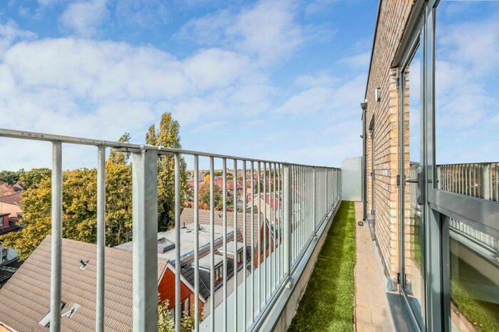 1 Bedroom Apartment To Rent In (Shannon House) Cameron Road, Seven Kings, IG3