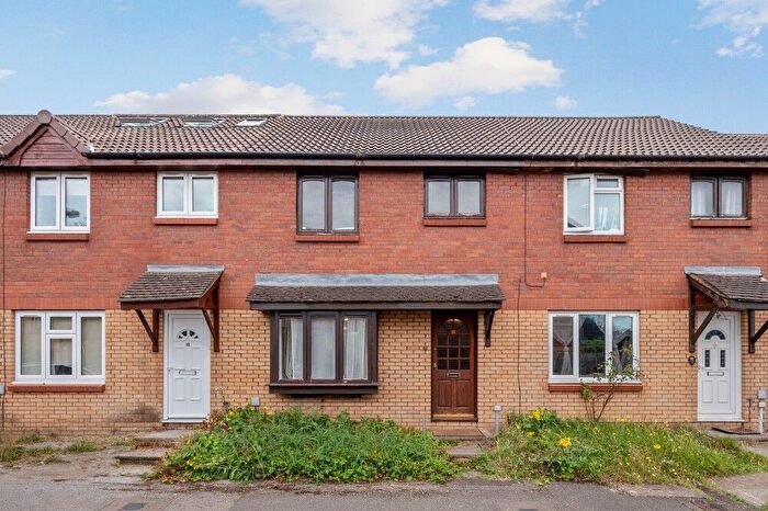 3 Bedroom Semi Detached House For Sale In Keats Close, Colliers Wood, London, SW19