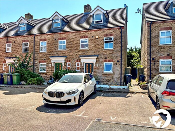 3 Bedroom End Of Terrace House For Sale In Wexford Place, Maidstone, Kent, ME15